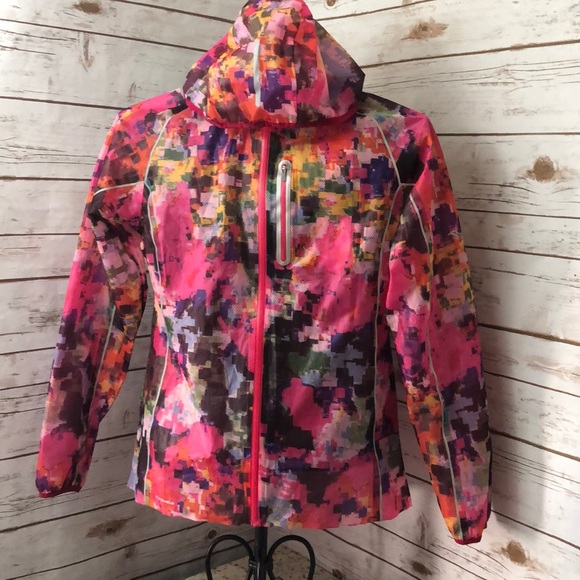 saucony running jacket